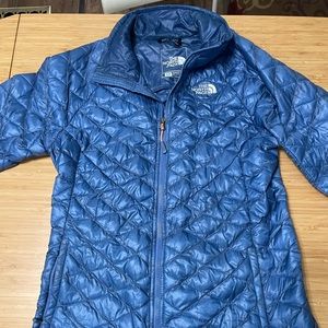North face Women’s blue light puffy coat jacket